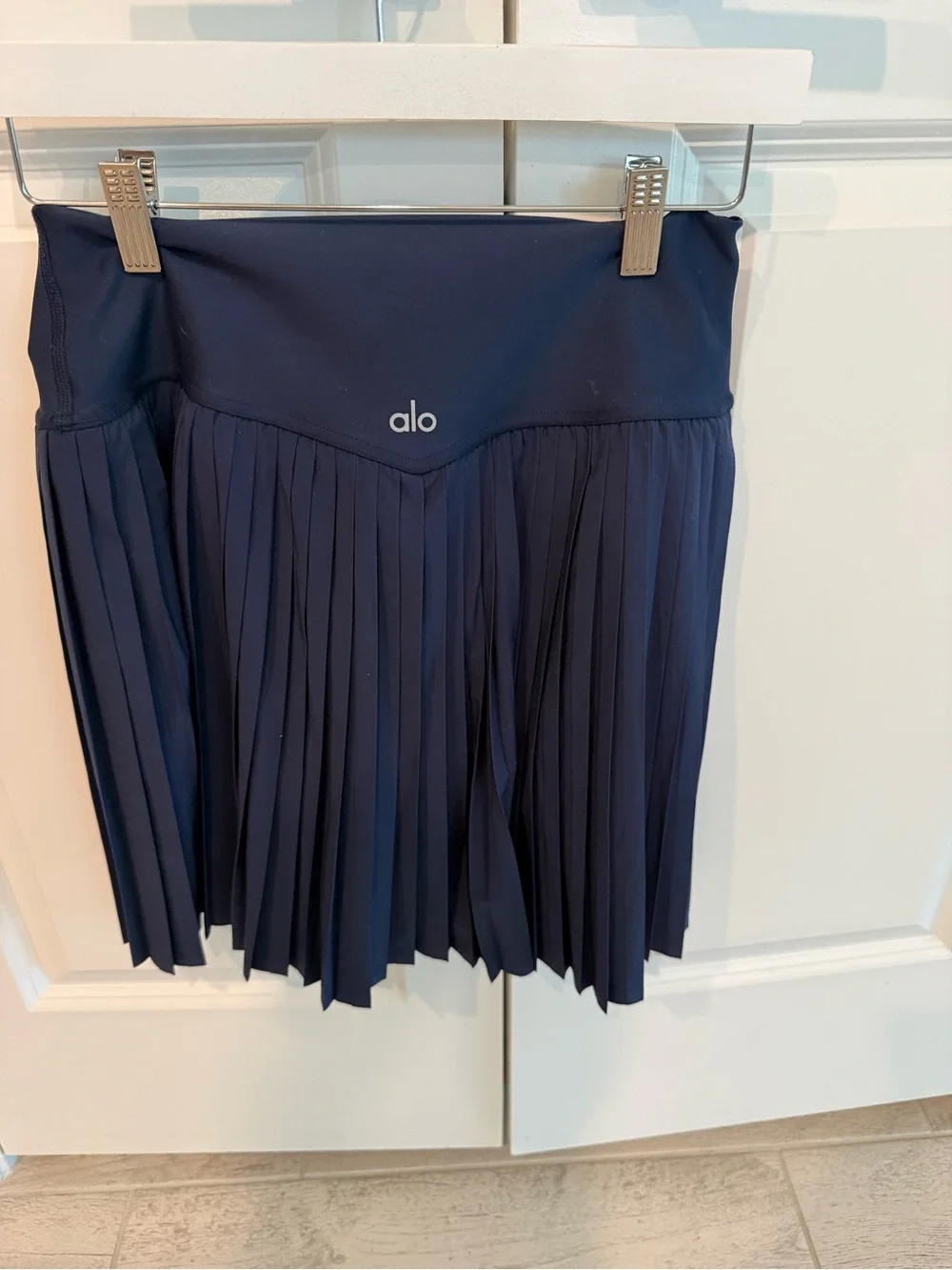 ALO Grand Slam Tennis Skirt L Yoga Navy Pleated Skater Skirt with Wide Waistband